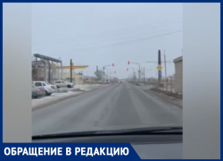 «Светофоры поставили на автодороге, но они как светомузыка - толку нет»,- волжанин пожаловался на неудобство