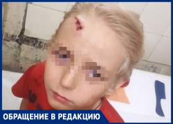 Дети разбиваются на опасной площадке в Волжском: фундамент недостроя никто не убирает