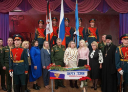 В Волжском увековечили память выпускника, отдавшего жизнь за Родину