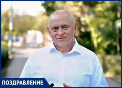 Волжский готовится к новому учебному году: глава города пожелал успехов ученикам, педагогам и родителям