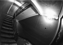 В Волжском 38-летнему рабочему проломили голову на пороге собственного дома