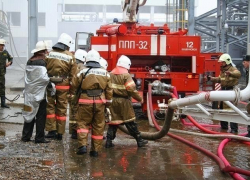 Рано утром пожарные тушили два крупных пожара в Волжском и Средней Ахтубе