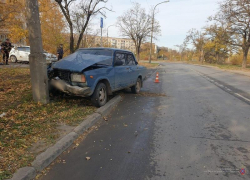 Автоледи на «Семерке» врезалась в столб в Волжском