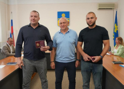 Волжские волонтеры удостоены наград ЛНР за гуманитарную миссию