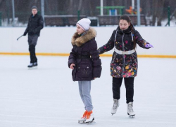 Самый старый каток Волжского вновь заработал 