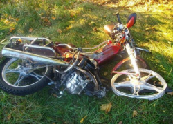 В Волгоградской области женщина наехала на забор администрации