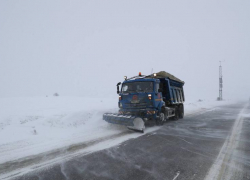 Почти 500 машин очищают дороги Волгоградской области от наледи