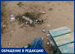 Любители выпить превратили двор в свалку: волжане показали последствия на видео