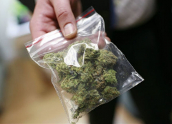 Под Волгоградом 27-летний парень хранил дома крупную партию наркотиков