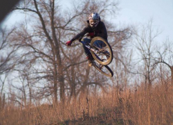 В Волжском экстремалы на велосипедах не боятся зимы