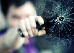 В Волжском задержали стрелка из пневматики, разбившего "Жигули" пенсионера