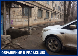 «Водители уже вкрай обнаглели - ставят машины впритык к подъезду», - волжанка