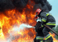 Из-за старой проводки ночью сгорел дом в Ленинском районе 