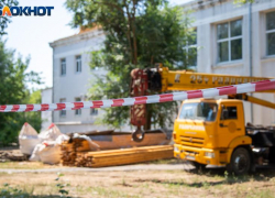 «Лада» протаранила дорожного рабочего в Волжском
