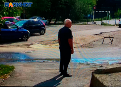 «Невыносимая вонь»: жители Волжского жалуются на мусорщиков, которые после вывоза отходов оставляют неприятно пахнущие вещества