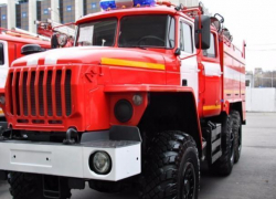 Баня, гараж и машина сгорели из-за проводки под Волжским 