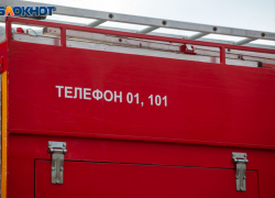 Хозпостройка вспыхнула ночью близ Волжского