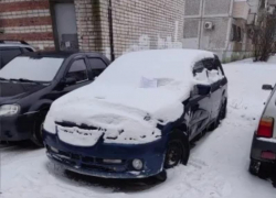 Двор без автохлама: в Волжском продолжают эвакуировать брошенные машины