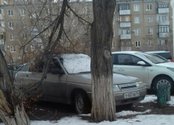 В Волжском появились первые "жертвы" ветра