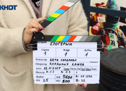 Первый съемочный день фильма «Блогерши» в Волжском: талисман «Лабубу», футболка от фанатки и «магия» на плейбеке