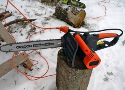 В Краснослободске пенсионер случайно полоснул по ноге электропилой