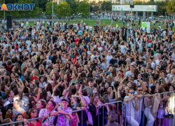 Где «тусуется» молодежь в Волжском — и почему торговые центры до сих пор выигрывают