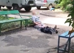 Мужчина умер у собственного подъезда в Волжском: видео