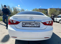 Волжанин расплатился по долгам, увидев, как его авто увозят на штрафстоянку