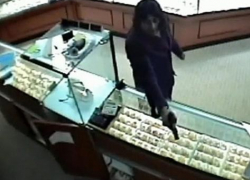 В Волгограде налетчики в масках ограбили ювелирный магазин "Адамас"