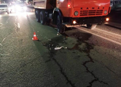 Мужчину дважды переехали большегрузы под Волгоградом