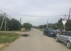 Под Волжским подросток на мопеде столкнулся с иномаркой