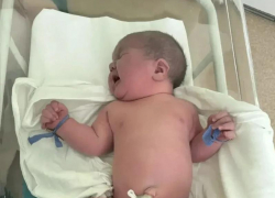 В Волжском родился малыш весом более 7 килограммов