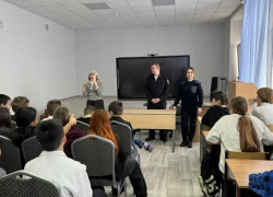 Смертельные «покатушки» и цена проступка: в Волжском школьникам напомнили о правилах выживания