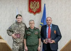 За мужество и героизм наградили двух участников СВО из Волжского