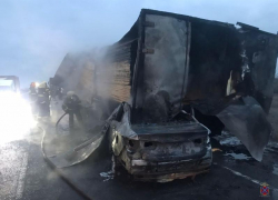 В Волгоградской области 2 человека заживо сгорели в ДТП на трассе