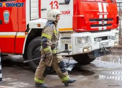 В Волжском вновь загорелся мусор в подъезде МКД