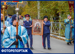 В Волжском прошёл большой крестный ход в день единства: фоторепортаж
