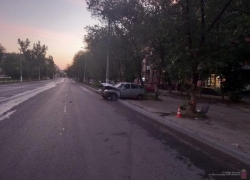 Несовершенную госпитализировали после ночных катаний на авто с другом в Волгограде