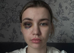 Волжане просят наказания для молодого человека, избившего девушку за отказ от прикосновений