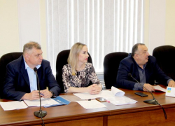 Оштрафованы 7 должностных лиц: в Волжской городской Думе прошло заседание по вопросам бюджета, налогов и финансов