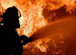 Под Волжским огненная стихия уничтожила две бани