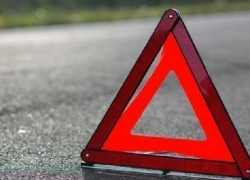 Водитель из Волжского “познакомил” своё авто с деревом