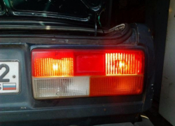 Среди ночи под Волжским вспыхнула старенькая "семерка"