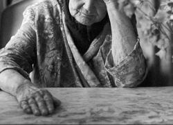 В Калачевском районе найдена пенсионерка с перерезанным горлом