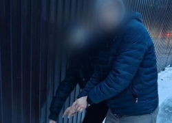 В Волжском задержаны двое взрослых ранее судимых мужчин с крупной партией наркотика