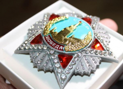 174 бриллианта весом 16 карат в ордене "Победа" привезли в Волгоград на выставку