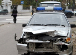 В Котельниково иномарка протаранила машину полицейских