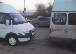 В Волжском пенсионерка "бросилась" под колеса маршрутки №246