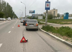 Два авто столкнулись на дороге по Оломоуцкой в Волжском: есть пострадавший