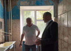 В Волжском власти приехали с проверкой в проблемное общежитие
